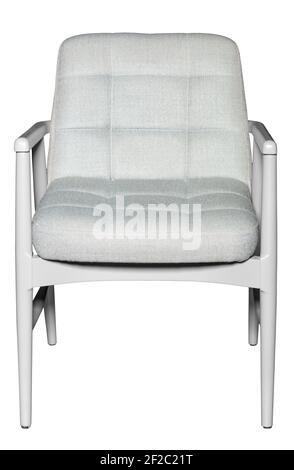Weißer Holzsessel mit gepolstertem Sitz und Rückenlehne in einem minimalistischen Stil auf weißem Hintergrund isoliert. Stockfoto