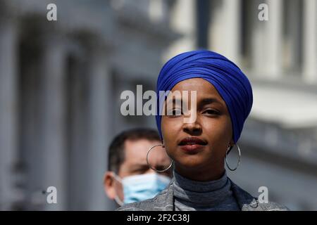 Washington, Usa. März 2021, 11th. Die US-Kongressabgeordnete Ilhan Omar (D-MN) spricht am 11. März 2021 bei einer Pressekonferenz über Miete und Hypothekenstreichung auf dem Capitol Hill in Washington. Foto von Yuri Gripas/ABACAPRESS.COM Quelle: Abaca Press/Alamy Live News Stockfoto