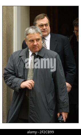 Kriegskabinett in Downing st 1/4/2003..... War Cabinet arrivin und verlassen Downing st.John Prescott pic David Sandison 1/4/2003 Stockfoto