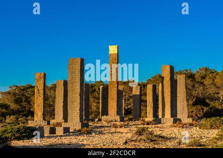 Ibiza. Spanien - 25. April 2014: Zeit und Raum von Andrew Rogers, ist eine Land Art Kreation von dem Philanthropen und Geschäftsmann Guy Laliberté gespendet Stockfoto