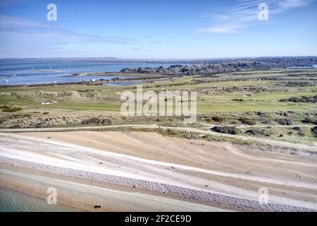 Luftbild des Hayling Island Golfplatzes ein Links-Platz An der westlichen Spitze von Hayling Island und daneben Der Strand Meereseingang zum Langston Hafen Stockfoto