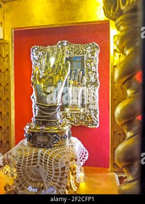 Ronda, Malaga, Spanien. 2020. August: Unbeschädigte Hand von Santa Teresa de Jesus in der Merced Kirche in Ronda gefunden Stockfoto