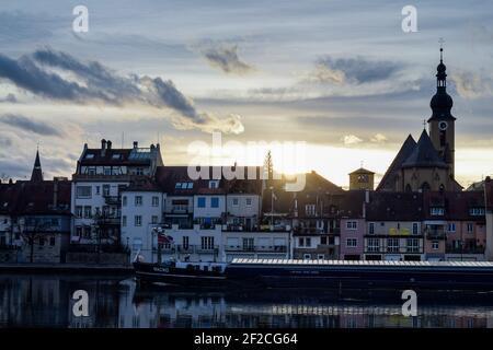 Blick auf die Stadt Kitzingen über dem Main Stockfoto