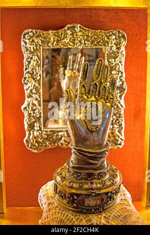 Ronda, Malaga, Spanien. 2020. August: Unbeschädigte Hand von Santa Teresa de Jesus in der Merced Kirche in Ronda gefunden Stockfoto