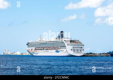 Cozumel, Mexiko - 28. Mai 2016: Die wunderschöne Kreuzfahrt Norwegian Spirit im Hafen der Insel Cozumel, Mexiko, 28. Mai 2016 Stockfoto