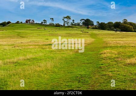 Öffentlicher Fußweg zum Dorf Pluckley in der Nähe von Ashford in Kent, England Stockfoto