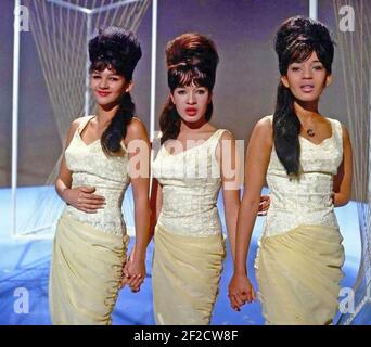 DAS RONETTES Werbefoto des amerikanischen Vokaltrios um 1967. Von links: Nedra Talley, Ronnie Spector, Estelle Bennett. Stockfoto