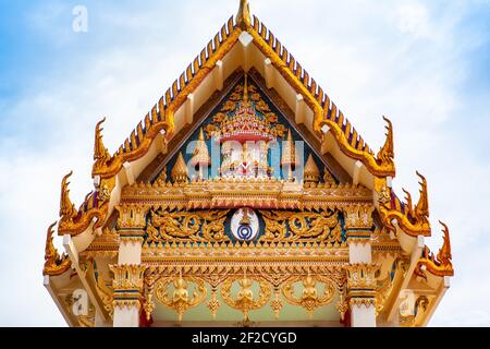 Fassade eines buddhistischen Tempels Wat Khunaram auf der Insel Koh Samui, Thailand Stockfoto