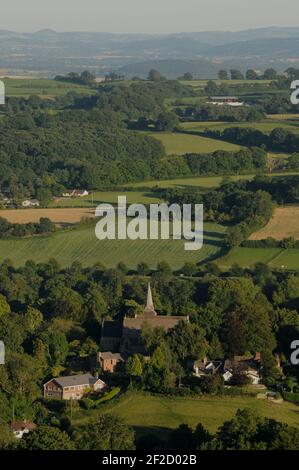 St Mary's Church dominiert in diesem Bild von Kington, Herefordshire. Stockfoto