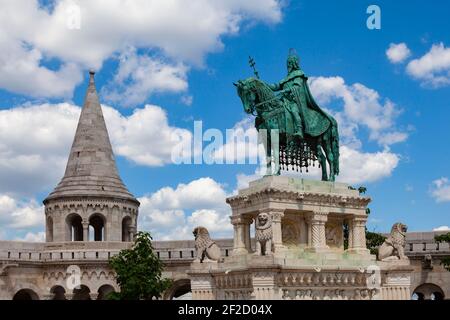 Denkmal des Königs Stephan in der Fischerbastei (Budapest, Ungarn) Stockfoto