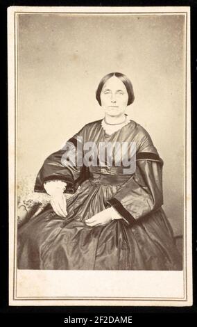 Porträt einer nicht identifizierten Frau, sitzend, nach vorne gerichtet) - J.G. Stacy, Dover, Ich Stockfoto