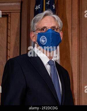 Washington, Usa. März 2021, 11th. Die Vizepräsidentin der Vereinigten Staaten, Kamala Harris, schwört in Merrick Garland als Generalstaatsanwältin des Justizministeriums in Washington, USA, 11. März 2021. Foto von Ken Cedeno/UPI Kredit: UPI/Alamy Live Nachrichten Stockfoto