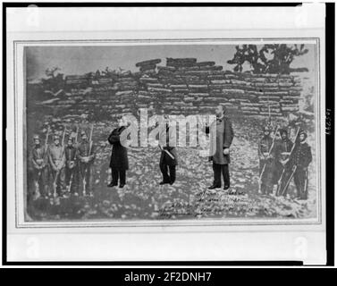 Porträts von Kaiser Maximilian von Mexiko, Tomás Mejía, und Miguel Miramón und Schießkommando, überlagert auf Foto von ihrem Ort der Hinrichtung, in Querétaro Stockfoto