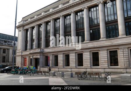 London, Großbritannien. März 2021, 11th. Das Foto vom 11. März 2021 zeigt das Äußere des NHS COVID-19 Impfzentrums im Science Museum in London, Großbritannien. Impfzentren haben in Westminster Abbey und Science Museum eröffnet, laut NHS (National Health Service). Quelle: Han Yan/Xinhua/Alamy Live News Stockfoto