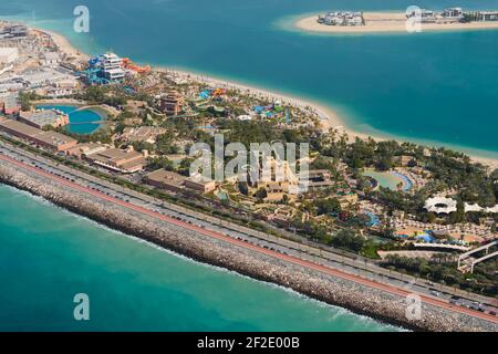 Aquaventure Wasserpark am Atlantis Hotel in Palm Jumeirah, Dubai, Vereinigte Arabische Emirate. Aquaventure Wasserpark Luftaufnahme. Stockfoto