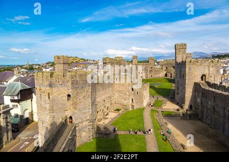 Caernarfon Castle in Wales an einem schönen Sommertag, Vereinigtes Königreich Stockfoto