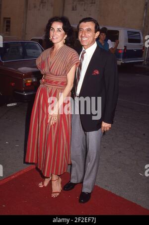 CENTURY CITY, CA - JUNI 14: Jamie Farr und Ehefrau Joy Ann Richards bei der 10th Anniversary Party for People Magazine am 14. Juni 1984 in den 20th Century Fox Studios in Century City, Kalifornien Credit: Ralph Dominguez/MediaPunch Stockfoto