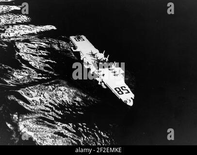 Vorläufiges Entwurfsmodell der USS United States (CVA-58), das in Carderock (03), c1947, einem Seepeeping-Test unterzogen wird. Stockfoto