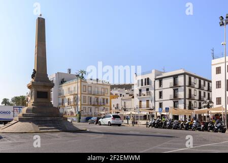 Ibiza, Spanien - 7. Mai 2020: Denkmal zu Ehren Korsairs, in der Gegend des Hafens von Ibiza als die Plattformen bekannt. Mehr als hundert Jahre alt Stockfoto