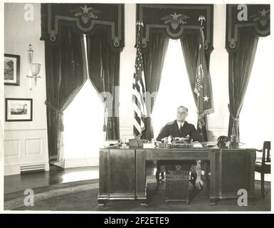Präsident Franklin D. Roosevelt saß an seinem Schreibtisch im Oval Office, Washington, DC. Stockfoto