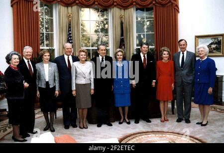 Präsident George H. W. Bush und Barbara Bush posieren mit den ehemaligen Präsidenten und ersten Damen. Stockfoto