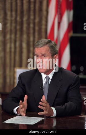 Präsident George W. Bush hält seine Rede vor der Nation vom Oval Office. Stockfoto