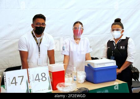 Mexiko-Stadt, Mexiko. März 2021, 11th. MEXIKO-STADT, MEXIKO - MÄRZ 11: Gesundheitspersonal während der Massenimpfung des Pfizer BioNTech Covid19-Impfstoffes für Erwachsene über 60 Jahre, in der dritten Impfphase. Am 11. März 2021 in Mexiko-Stadt, Mexiko. Kredit: Luis Barron/Eyepix Gruppe/Der Fotozugang Gutschrift: Der Fotozugang/Alamy Live Nachrichten Stockfoto