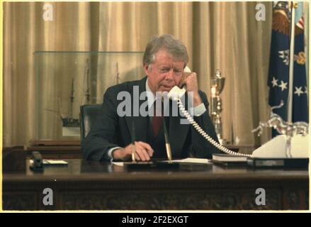 Präsident Jimmy Carter am Telefon im ovalen Büro. Stockfoto