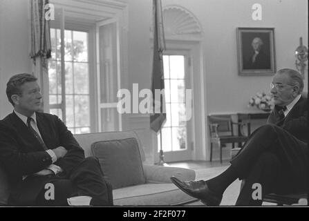 Präsident Lyndon Baines Johnson und Bürgermeister John Lindsay von New York City. Stockfoto