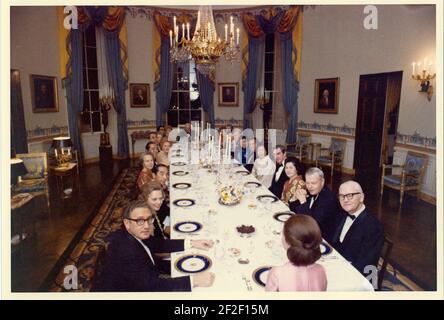 Präsident Richard Nixon und First Lady Pat Nixon bei einem formellen Abendessen zu Ehren des ehemaligen japanischen Premierministers und Frau Eisaku Sato. Stockfoto