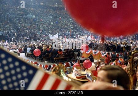 Präsident Richard Nixon im Nassau Veterans Memorial Coliseum in Uniondale, New York. Stockfoto