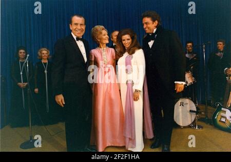 Präsident Richard Nixon, Pat Nixon, June Carter Cash und Johnny Cash. Stockfoto