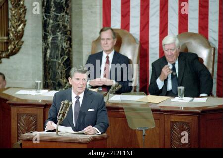 Präsident Ronald Reagan vor der Gemeinsamen Tagung des Kongresses über die Lage der Union. Stockfoto