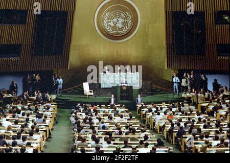 Präsident Ronald Reagan hält eine Rede in der Generalversammlung der Vereinten Nationen. Stockfoto