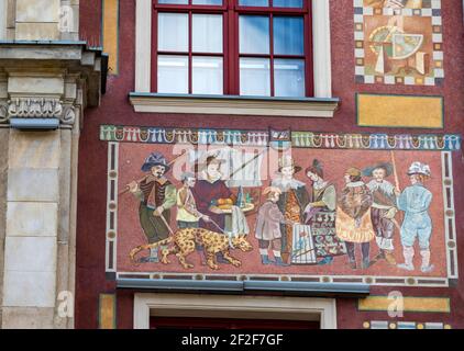 Danzig, Polen - 6. September 2020: Die Fassade des restaurierten Patrizierhauses von Gdańsk auf dem langen Markt Stockfoto