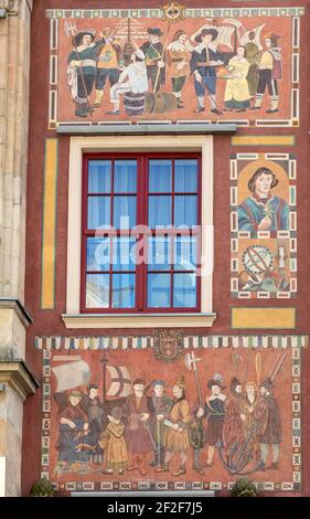 Danzig, Polen - 6. September 2020: Die Fassade des restaurierten Patrizierhauses von Gdańsk auf dem langen Markt Stockfoto