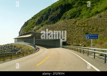 Tunnel auf dem Weg zu den Lofoten-Inseln während der Reise in Nordnorwegen Stockfoto