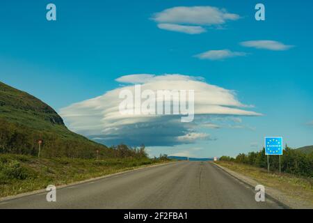 Die Silberstraße E95 zwischen Vasterbotten, Mittellappland und Norwegisch Stockfoto