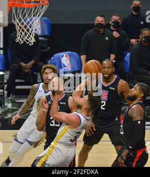 Los Angeles, Usa. März 2021, 12th. Der Garde der Golden State Warriors Stephen Curry punktet in der zweiten Halbzeit im Staples Center in Los Angeles am Donnerstag, den 11. März 2021, gegen die Los Angeles Clippers. Die Clippers besiegten die Krieger 130-104. Foto von Jim Ruymen/UPI Kredit: UPI/Alamy Live Nachrichten Stockfoto