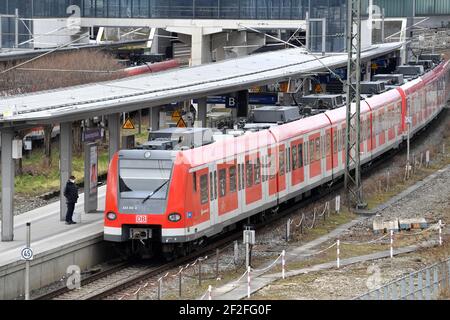 München, Deutschland. März 2021, 11th. S-Bahn am S-Bahnhof Donnersberger Brücke in München Bahn, Bahn, Pendler, ÖPNV. Hauptlinie, Züge, Gleise, Eisenbahnen, München. Quelle: dpa/Alamy Live News Stockfoto