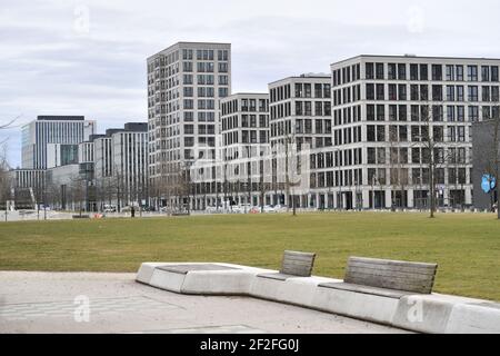 München, Deutschland. März 2021, 11th. Buerogebauede im Arnulfpark in München. Leerstandsstelle, Leerstandsstelle, Überangebot, Bürogebäude, Büroflächen, Büro, Büroräume zu vermieten, Mietangebot, Fassade, Außenansicht, Gebäude, Quelle: dpa/Alamy Live News Stockfoto
