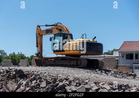 Bagger. Straßenüberführung Bauarbeiten. Hochleistungsausrüstung. Bauingenieurwesen. Technologie. Stockfoto
