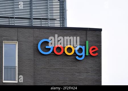 München, Deutschland. März 2021, 11th. Google Germany GmbH in München, Arnulfpark Zentrale, Büros, Fassade, Gebäude, Logo, Firmenlogo, Firmenemblem. Quelle: dpa/Alamy Live News Stockfoto