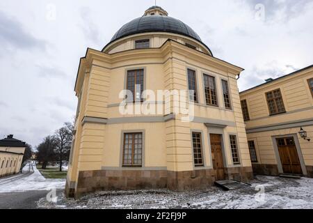 STOCKHOLM 2021-03-11Schlosskirche Drottningholm 11. März 2021. Anlässlich des Jahrestages des ersten gemeldeten kovidbedingten 19 Todes in Schweden wurde am Donnerstag in der Schlosskirche von Drottningholm ein Gottesdienst abgehalten. Der Gottesdienst wurde von seiner Majestät initiiert, die auf diese Weise das Gedenken an die Opfer der Pandemie ehren wollte. Foto: Jonas Borg / The Royal Court of Sweden / Handout / kod 10501 * PFLICHTANGABE: Kate Gabor, The Royal Court of Sweden ** ** ** nur zur redaktionellen Verwendung. Das Bild stammt aus einer externen Quelle und wird in seiner ursprünglichen Form als Service an unsere Abonnenten verteilt ** Stockfoto