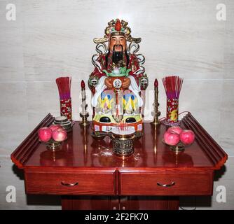 Dharmapala (Beschützer des Dharma), buddhistischer Tempel in Peking, China. Dharmapala ist eine Art zornvoller Gottheit. Der Name bedeutet Dharma-Verteidiger in Sanskr Stockfoto