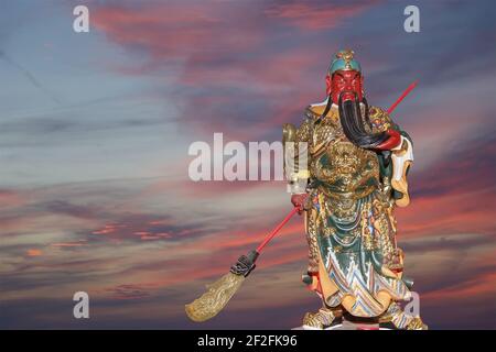 Dharmapala (Beschützer des Dharma), buddhistischer Tempel in Peking, China. Dharmapala ist eine Art zornvoller Gottheit. Der Name bedeutet Dharma-Verteidiger in Sanskr Stockfoto