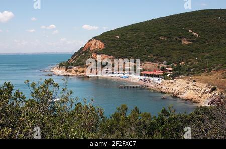 Strand auf Kinaliada (Kinali Insel) am Marmarameer in Istanbul, Türkei. Stockfoto