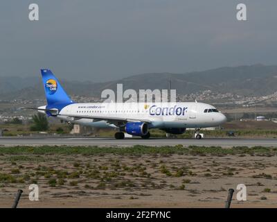 Condor Airbus A320 (D-AICC) bereit zum Start am Flughafen Málaga, Andalusien, Spanien. Stockfoto