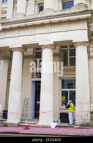 Brighton, Großbritannien. Februar 2021, 12th. Brighton Town Hall bekommt einen Anstrich, da die COVID-19-Sperrbeschränkungen des Coronavirus in England weiter bestehen : Kredit: Simon Dack/Alamy Live News Stockfoto