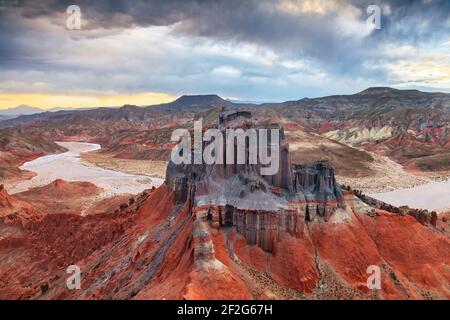 Geographie / Reisen, Bolivien, Potosi, Sonnenuntergang über den bunten geologischen Formationen in der Region Rio Seco in, No-Calendar-Cover-Use, Europa, 2019 Stockfoto